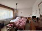 Elternschlafzimmer im Erdgeschoss - *** Einfamilienhaus in Hüven mit viel Potenzial! ***
