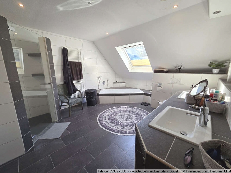 Badezimmer im Dachgeschoss