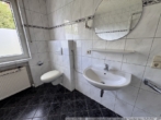 Badezimmer - Bild II - Wohnhaus mit 2 Wohnungen und Büro in Klein Berßen!