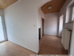 Flur - Wohnhaus mit 2 Wohnungen und Büro in Klein Berßen!