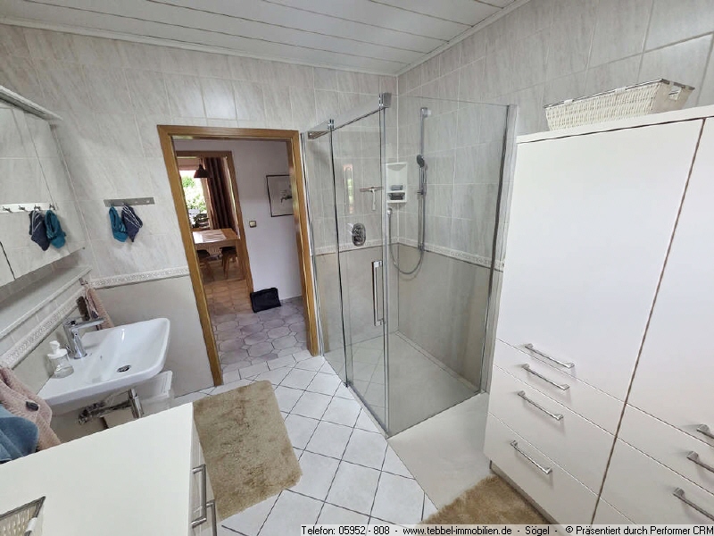 Badezimmer im Erdgeschoss