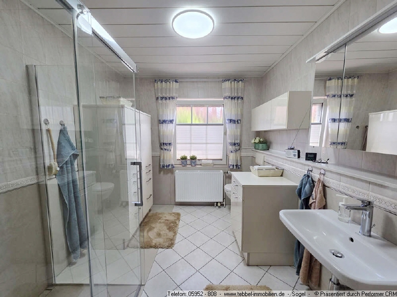 Badezimmer im Erdgeschoss