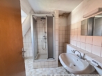 Badezimmer im Dachgeschoss - Bild I - *** Einfamilienhaus in Werlte! Handwerkertraum! ***