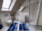 Badezimmer im Dachgeschoss - Bild I - Einfamilienhaus in Sögel! Viel Platz für die ganze Familie!
