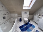 Badezimmer im Dachgeschoss - Bild II - Einfamilienhaus in Sögel! Viel Platz für die ganze Familie!